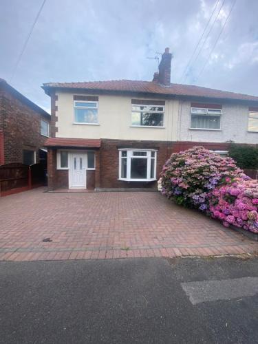 Crosby House | Lovely 3 bed house in Crosby