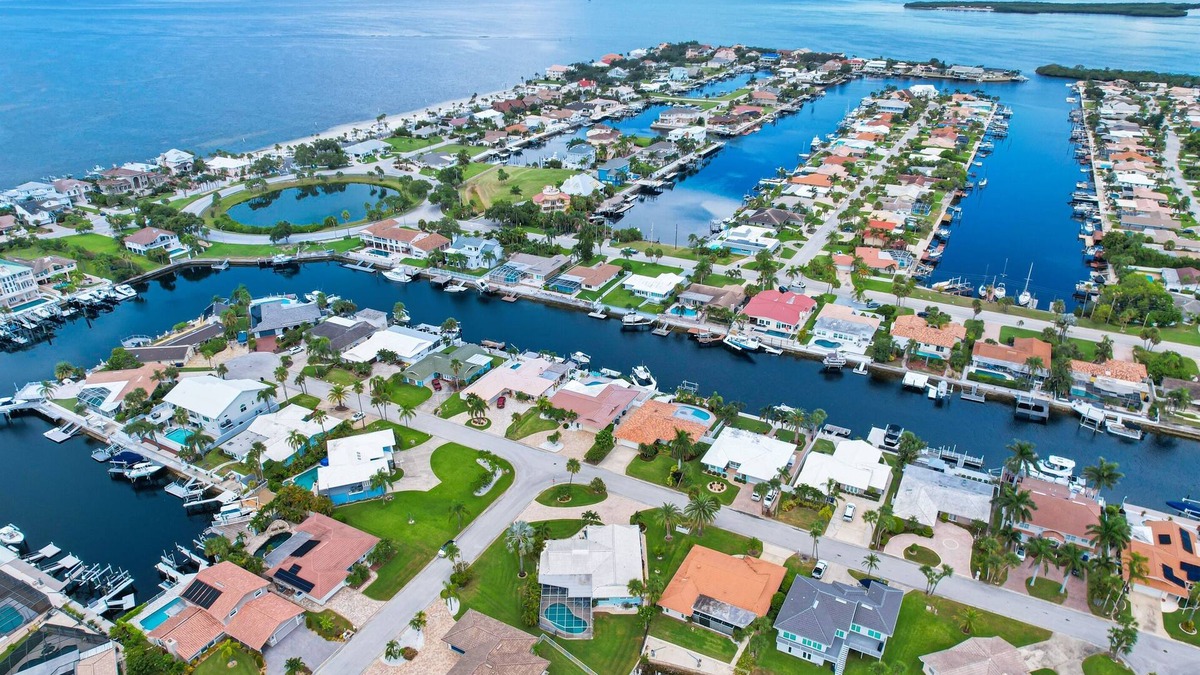 Gulf Harbors House | Lovely 3 bedroom pool home sleeps up to 8!