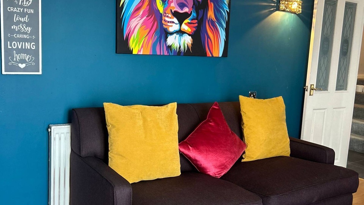 Stevenage House | Lovely 3 Bedroom Contractor House Stevenage l Sleeps 6 l Free Parking & Wifi