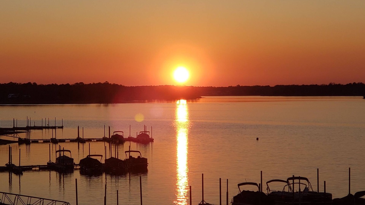 Dadeville Condo | Lovely 3 Bedroom Condo on Lake Martin 2 Pools & Boat Dock