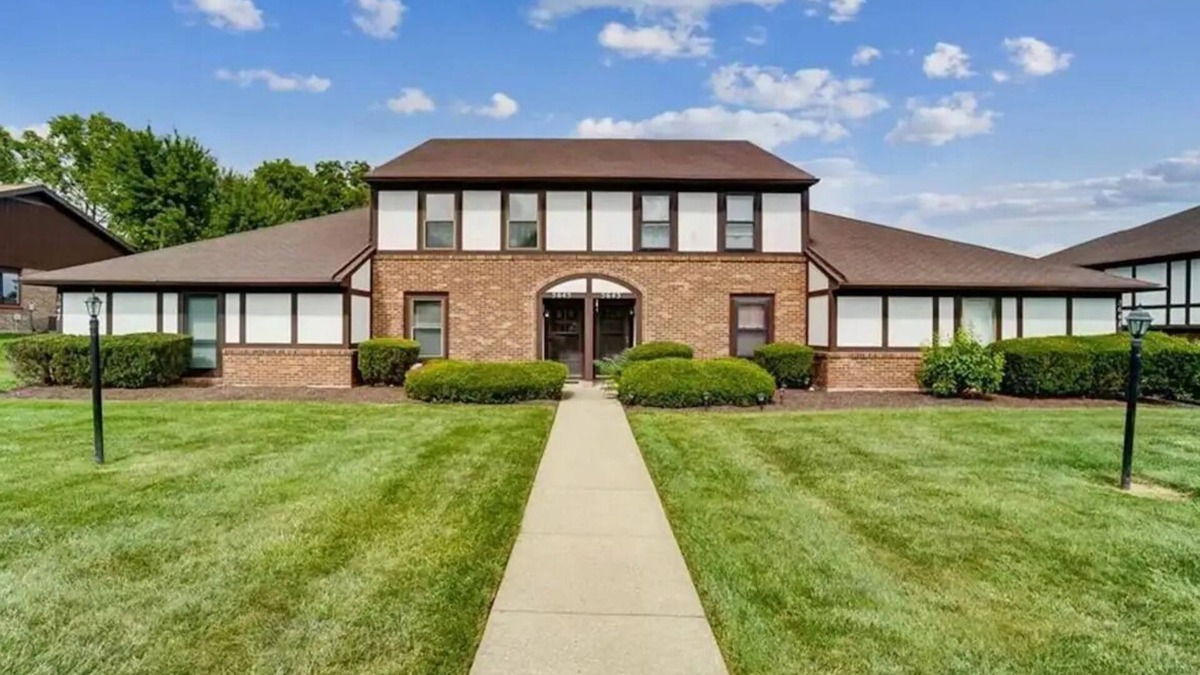 Dayton House | Lovely 3 Bedroom Condo in Centerville!