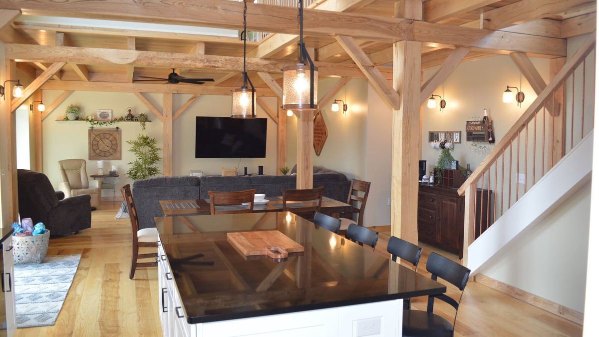 Brockport House | Lovely 3 bedroom home Brockport retreat. 4 miles from the Village of Brockport.