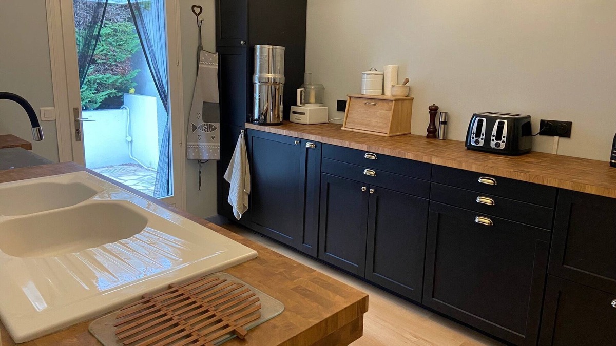 La Flotte House | Lovely 3 bedroom house over 2 buildings joined by 2 terraces and private garden
