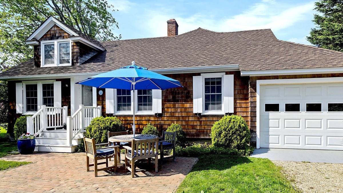 Village of East Hampton House | Lovely 3 Bedroom truly in East Hampton Village. Easy Stroll to Beach & Shops.