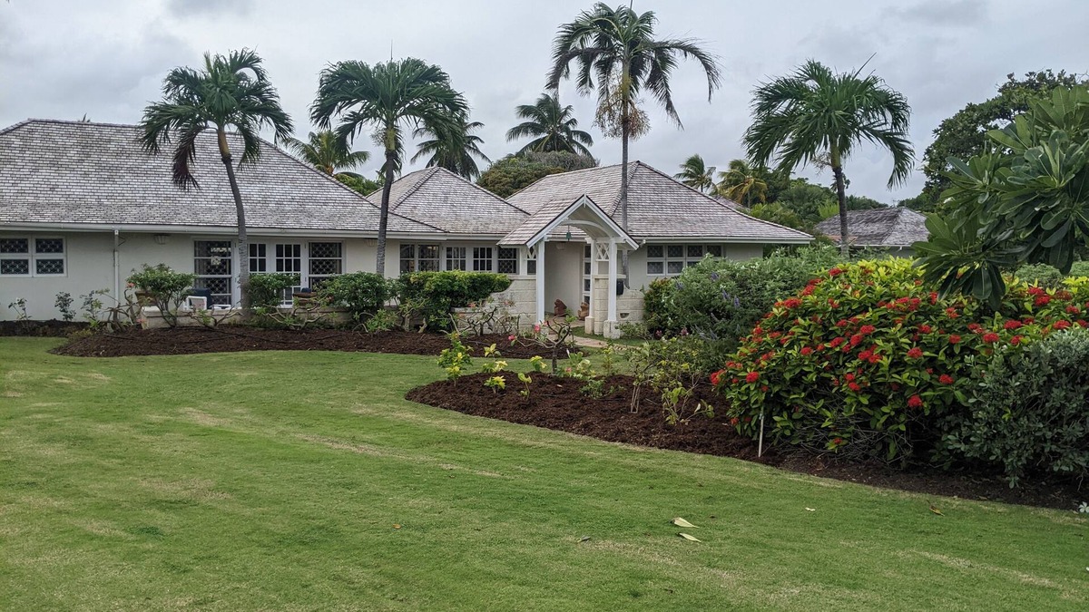 Long Bay Villa | Lovely 3 bedroom villa in beautifully landscaped gardens-2 minutes walk to beach