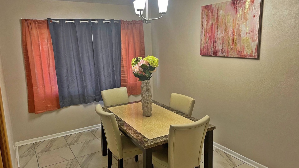 Normandy House | Lovely 3 Bedroom with entertainment basement