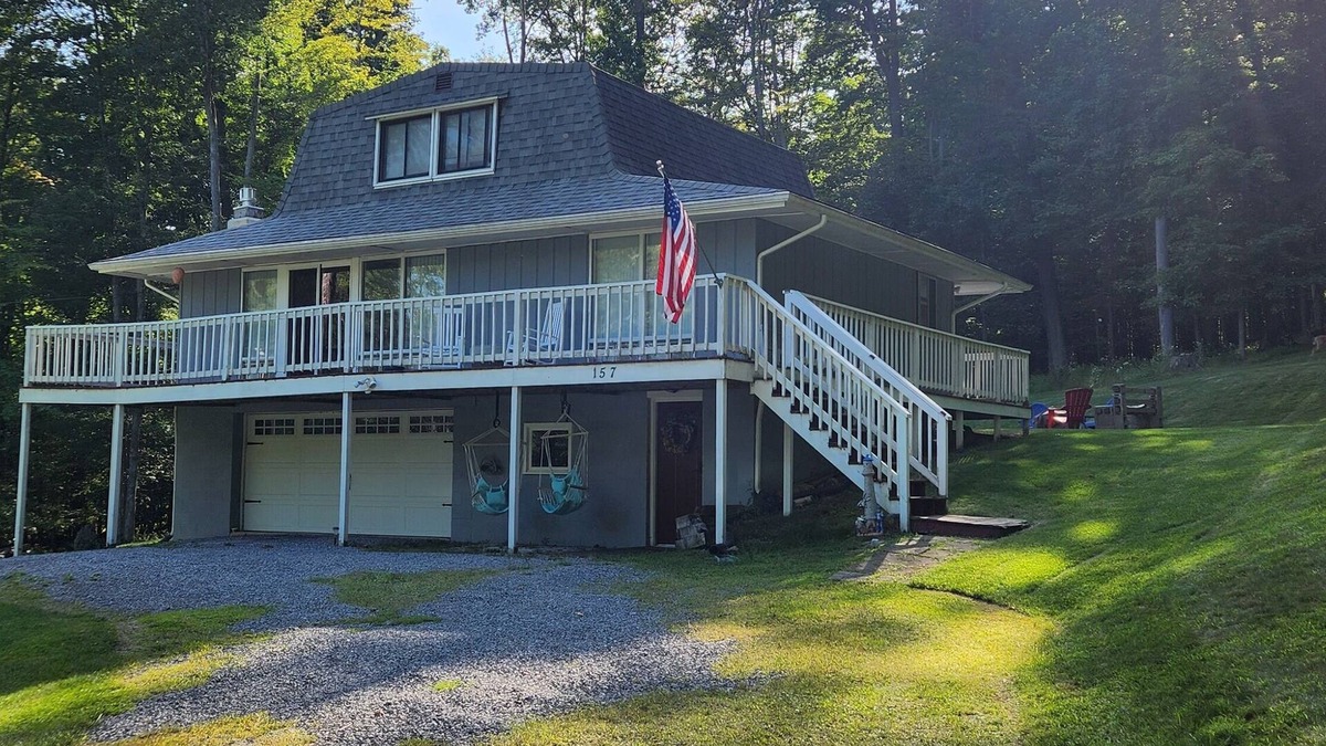 Treasure Lake House | Lovely 3 BR 2-Bath home. Short walk to beach access. Private backyard.
