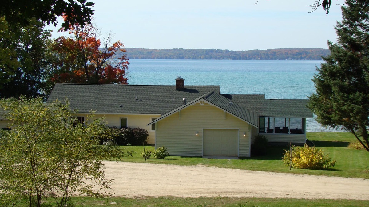 Alden House | Lovely 3-br home on east side of crystal-clear Torch Lake