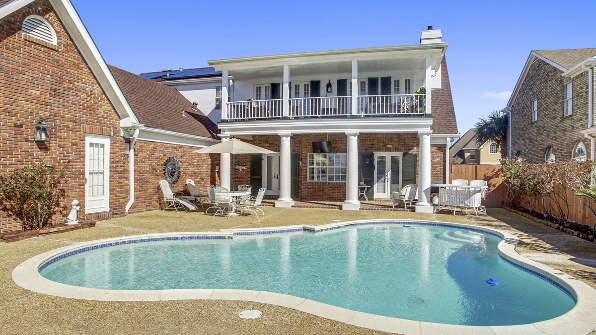 Read Boulevard East House | Lovely 3 BR home only 15mins from downtown NOLA by RedAwning