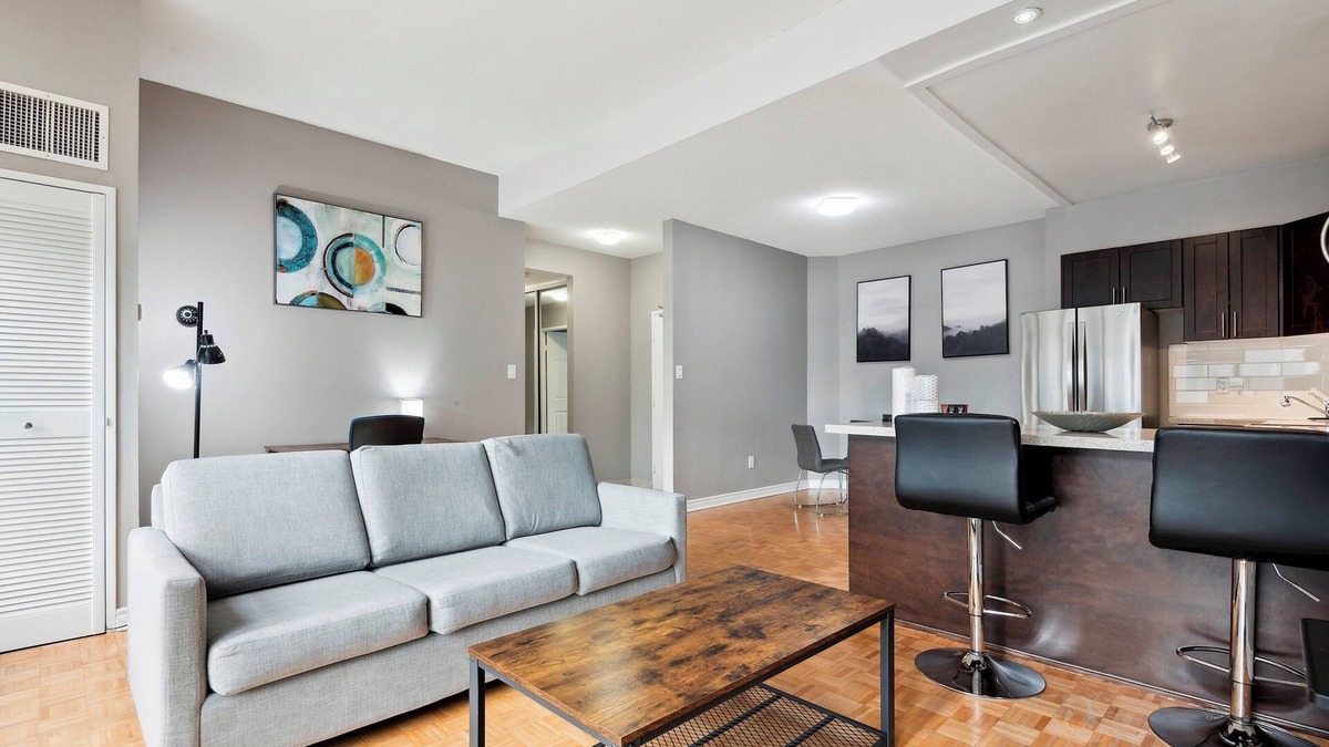 Bay Street Corridor Apartment | Lovely 3-BR in DT Toronto