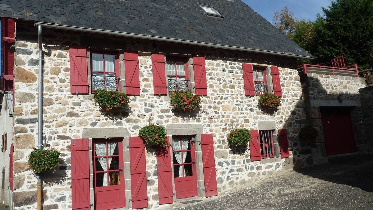 Valbeleix House | LOVELY 3-STAR CHARACTER HOUSE NEAR BESSE/SUPER BESSE