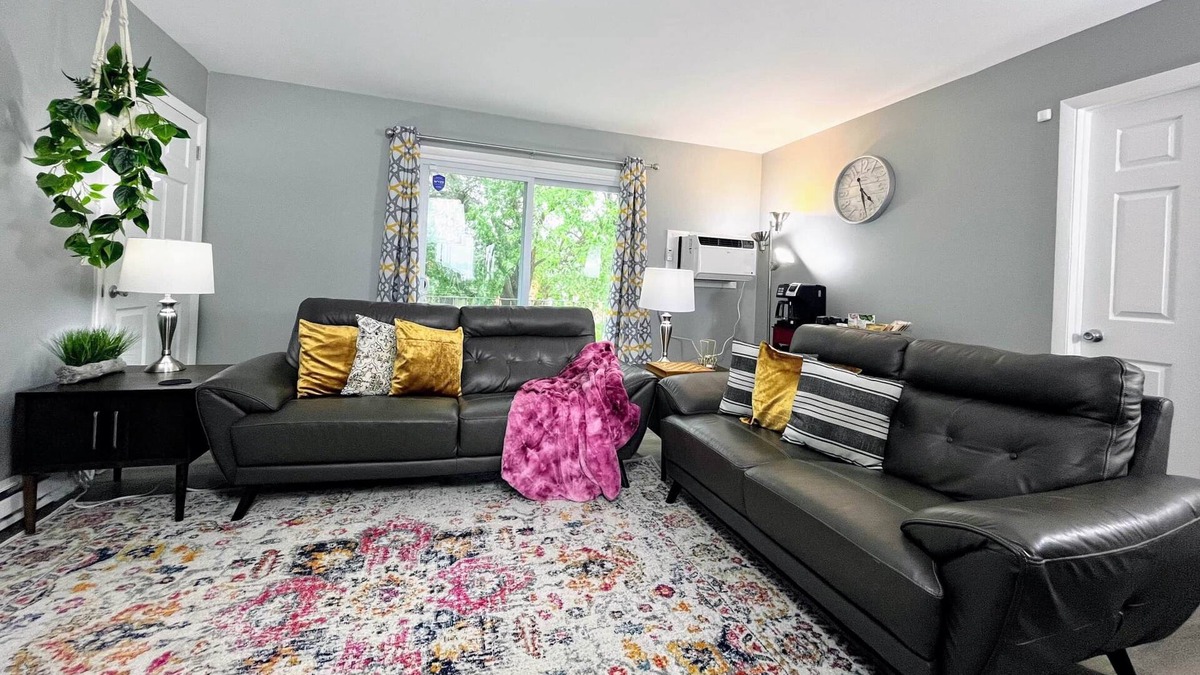 Mendota Apartment | Lovely 3BD Apt. K | free parking, great coffee!