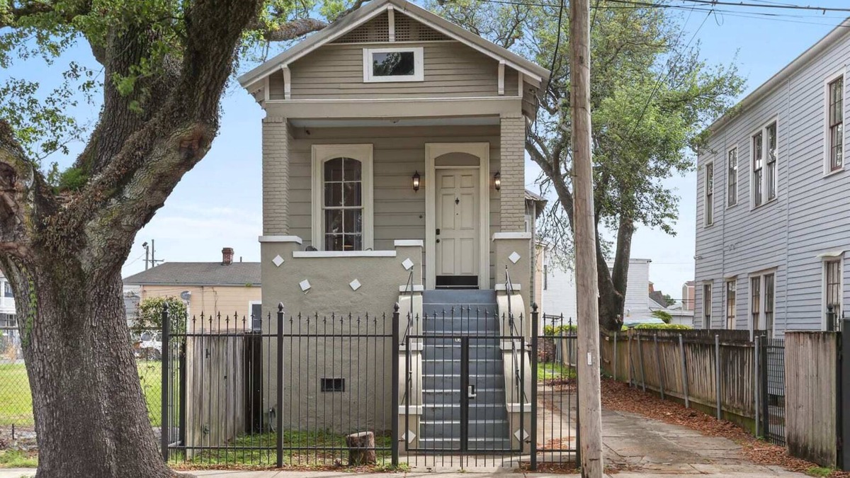 Faubourg Delassize House | Lovely 3BD | Steps to St. Charles | Gated Parking