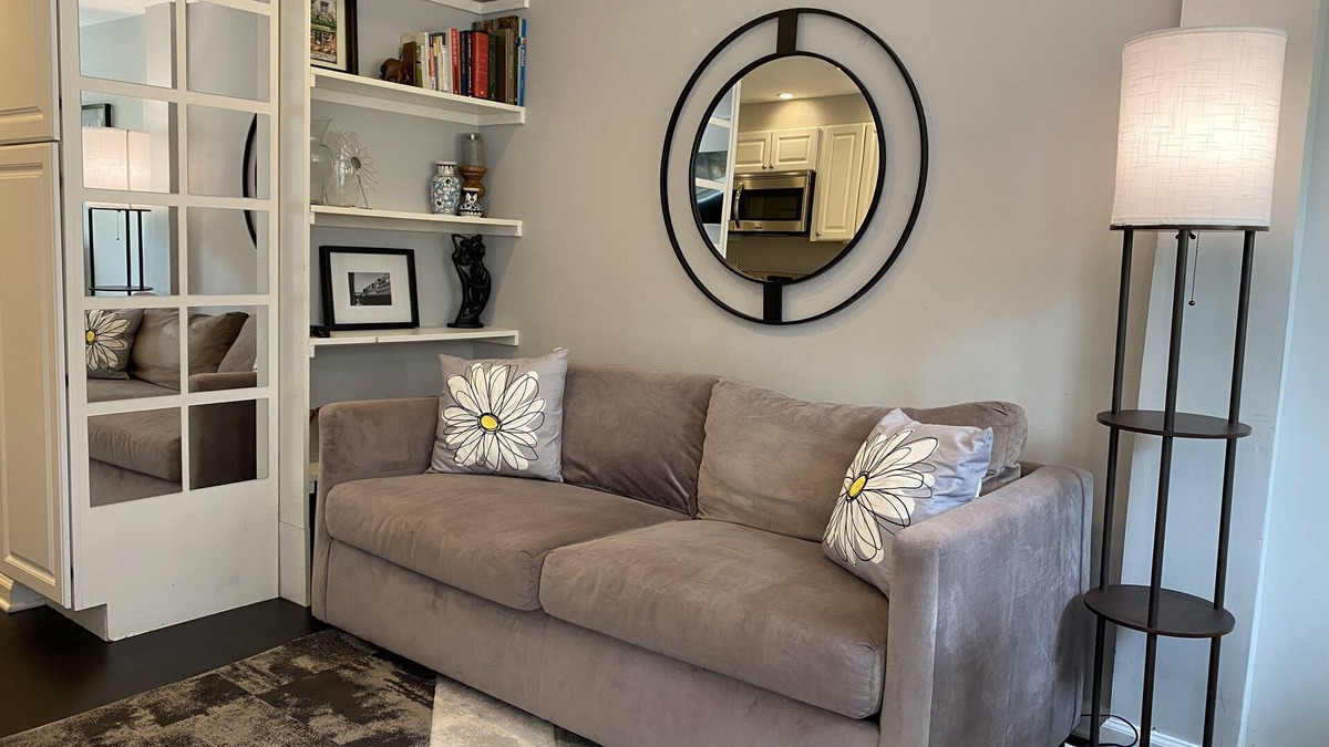 Georgetown Condo | Lovely 3BR 2BA 2 level condo in great Georgetown location (31 day min)