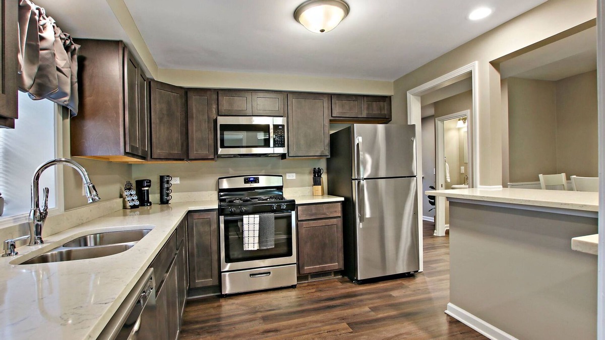 Channel Lake House | Lovely 3BR Home in Antioch l Lakeview l Dock