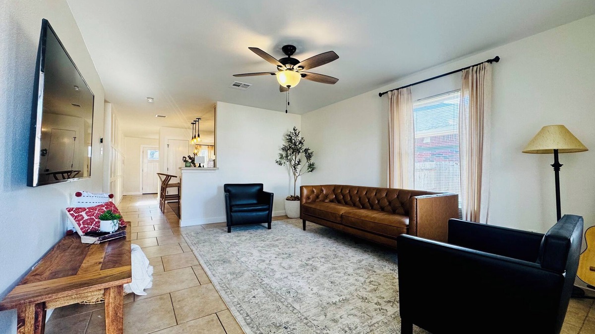 Manor House | Lovely 3BR w/King Bed,15 Min from Downtown Austin
