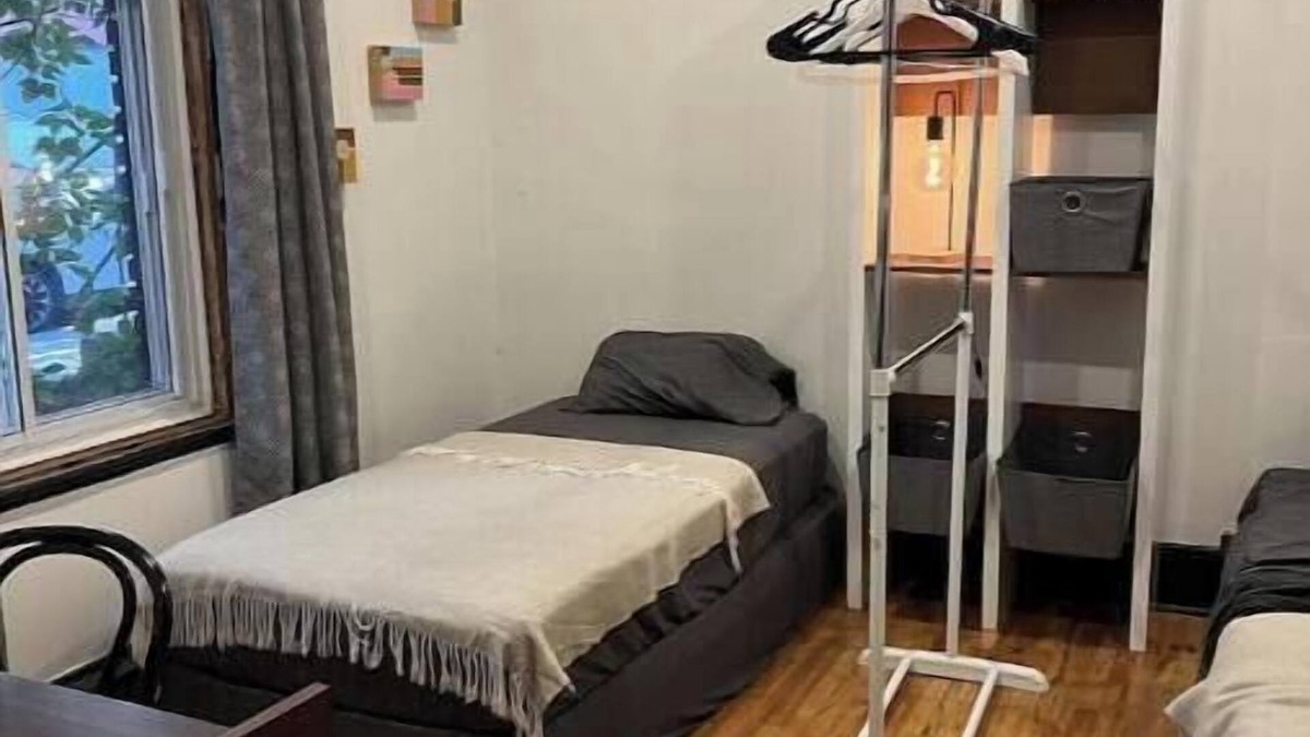Mile End Apartment | Lovely 4 1/2 in Vibrant Mile End