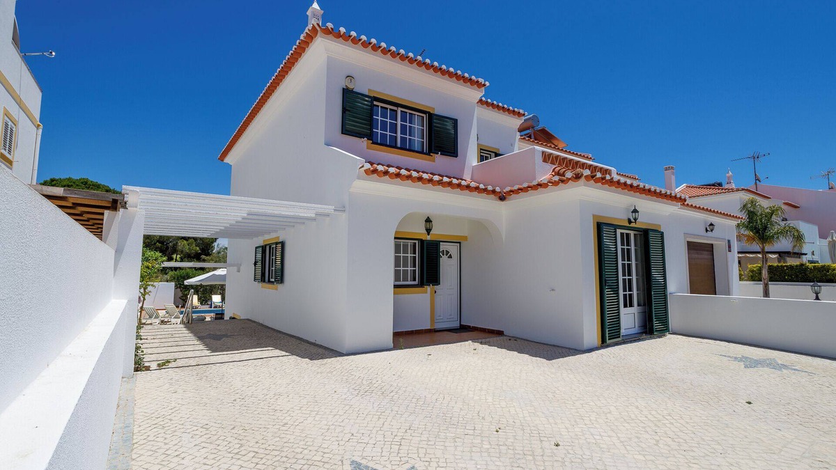Retur House | Lovely 4 Bed House With Pool, Walking Distance To Beach