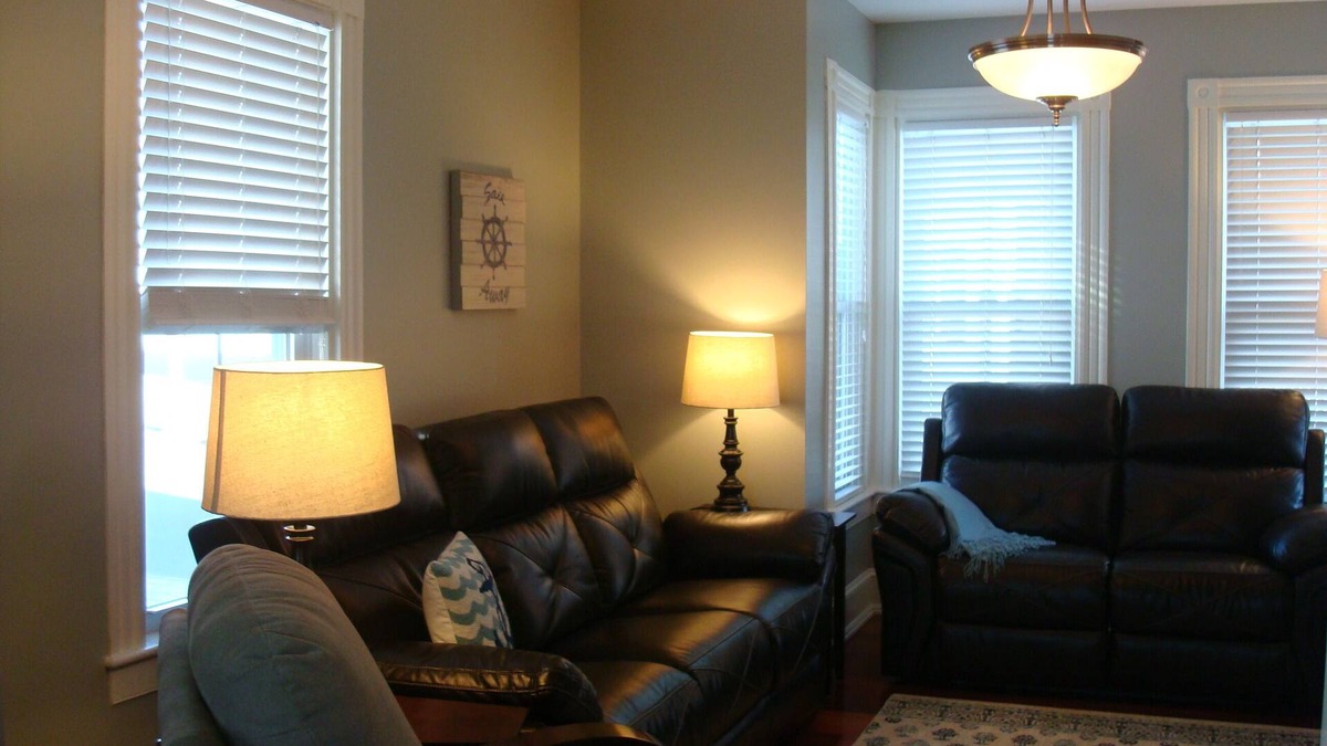 Portsmouth Condo | Lovely 4 Bedroom, 2 Bathroom Condo. Walking distance to all that is Portsmouth.