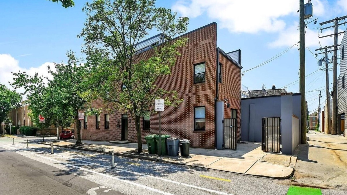 Canton House | Lovely 4-bedroom estate in Baltimore with AC, fitness room, WiFi