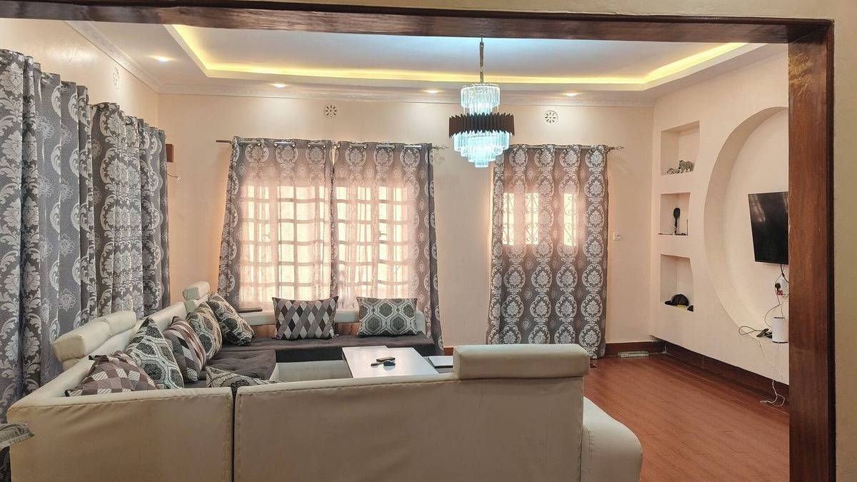 Hospital House | Lovely 4-bedroom bungalow with,water,WiFi,ample parking space,in Nakuru County
