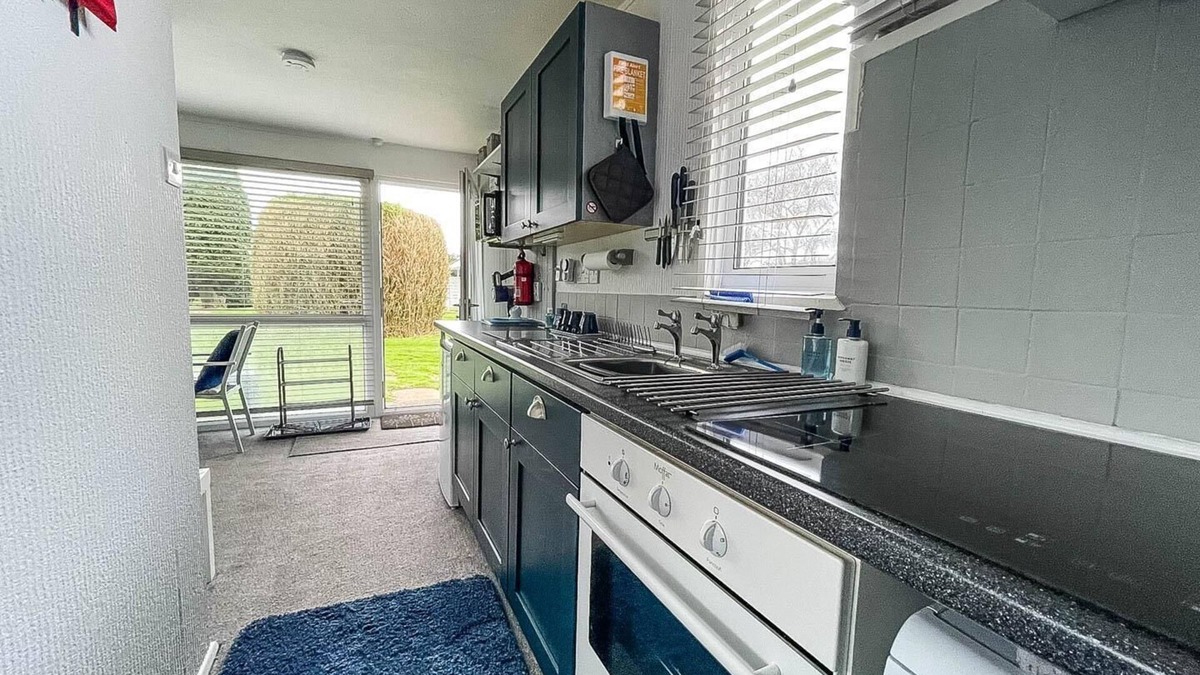 Heacham Ski Chalet | Lovely 4 berth chalet in the coastal village of Heacham, ref 92018CS