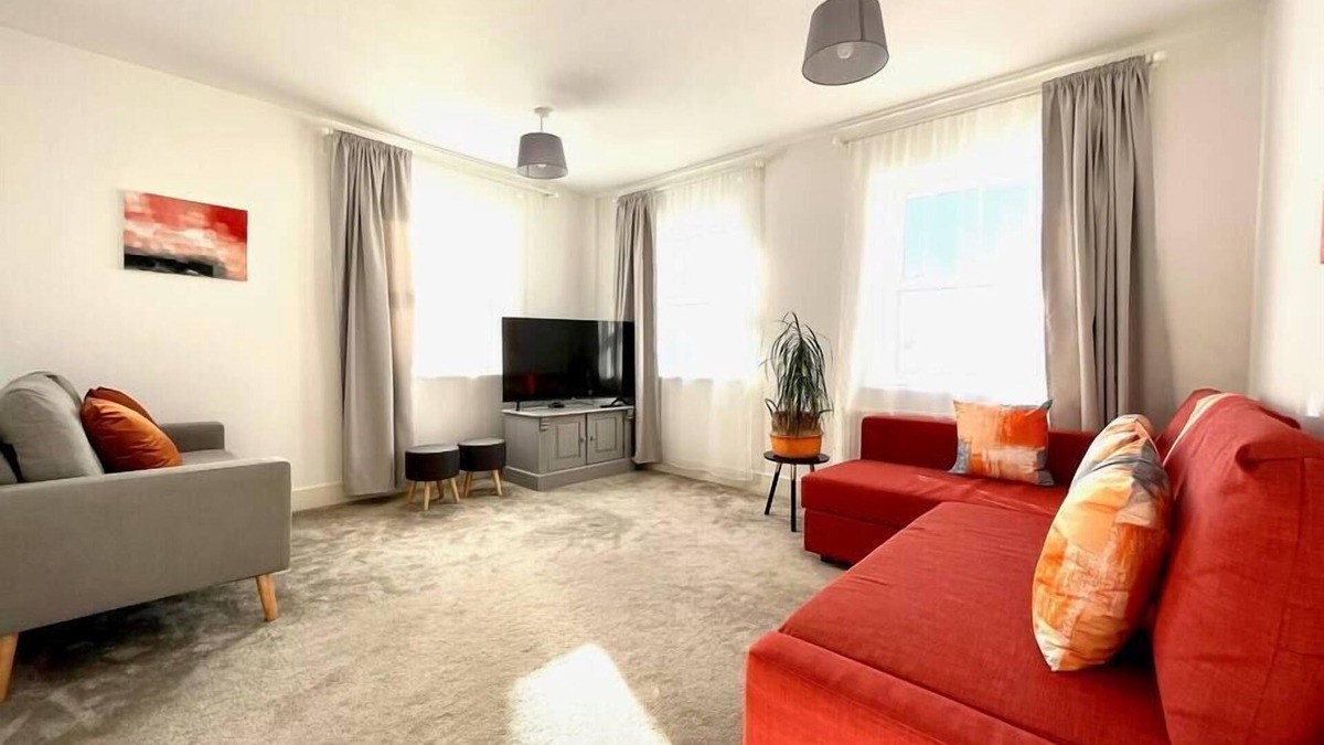 Bicester House | Lovely 4 doubled bedroomed townhouse in Bicester