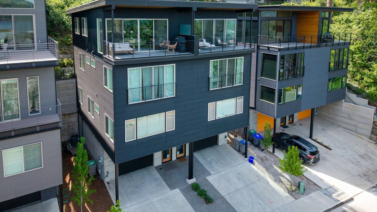 Hood River House | Lovely 4 story TH in downtown HR, Views of the Columbia