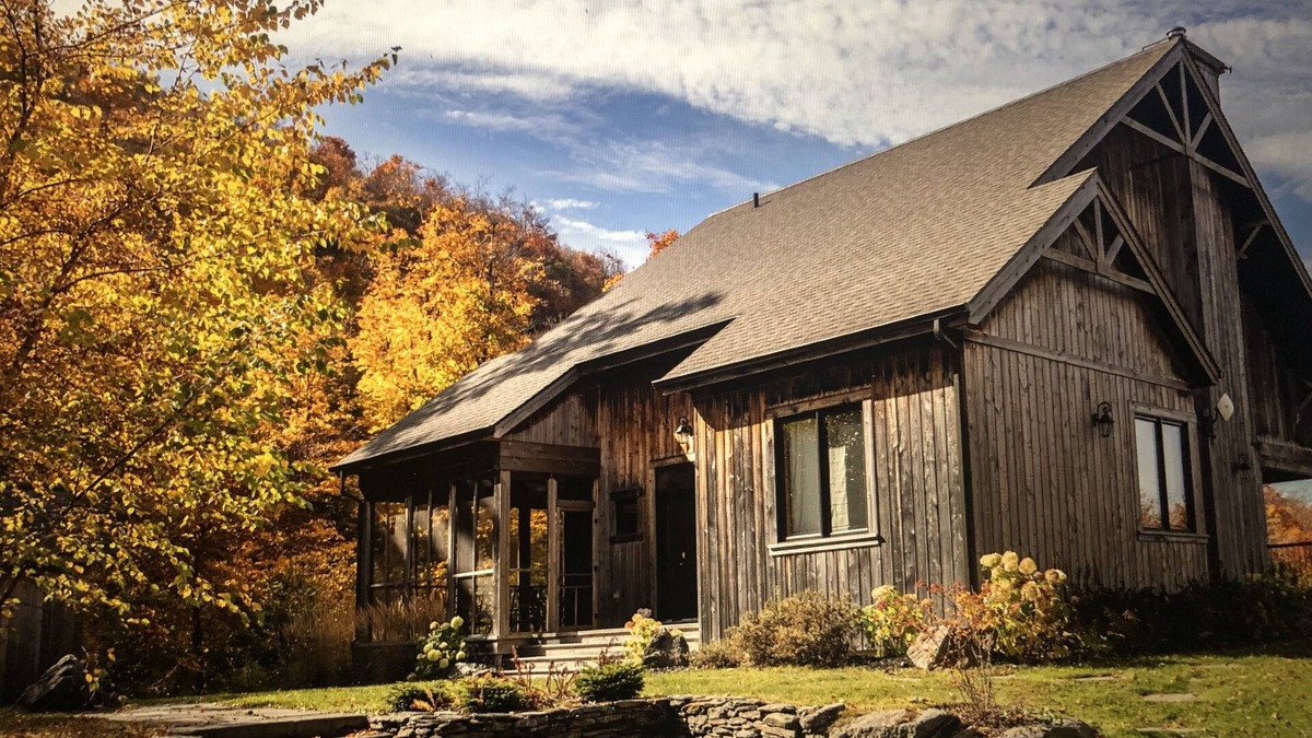 Bolton-Est Ski Chalet | Lovely 5 Bdr chalet, private lake in Bolton Est