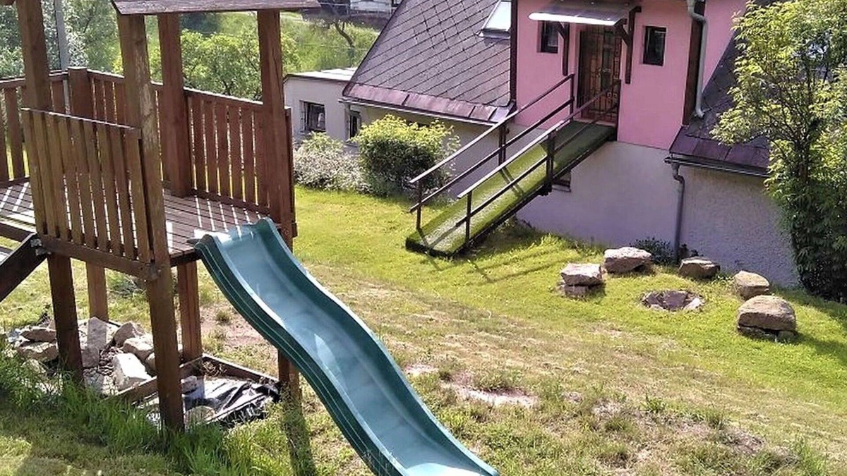 Starkov Villa | Lovely apartment in villa for 4 people with WIFI, pool, TV, patio and pets allowed