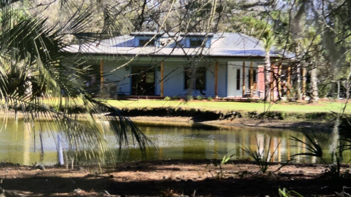 Johns Island Cottage | Lovely and Accessible, near the beaches, attractions, and eateries