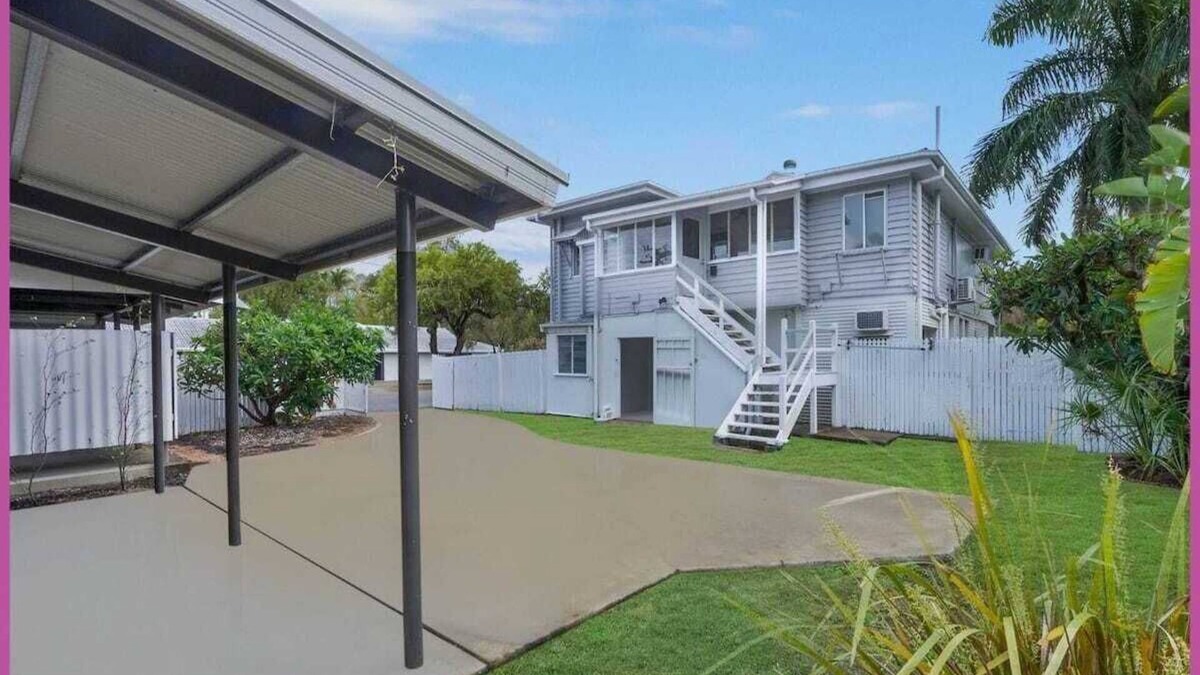 Hermit Park Apartment | Lovely and Chic 1 bed 1 bath Apartment