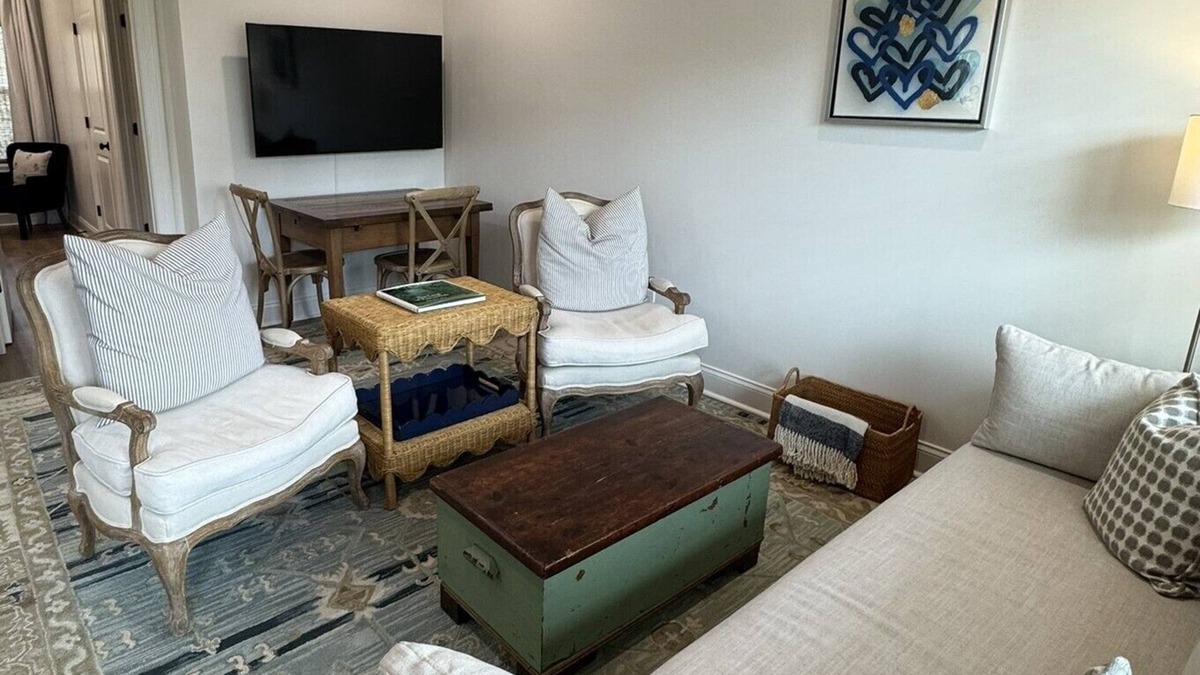 Oxford Condo | Lovely and Cozy! New 1-Bdr Condo, Sleeps 4! Come stay with Southern Sole!