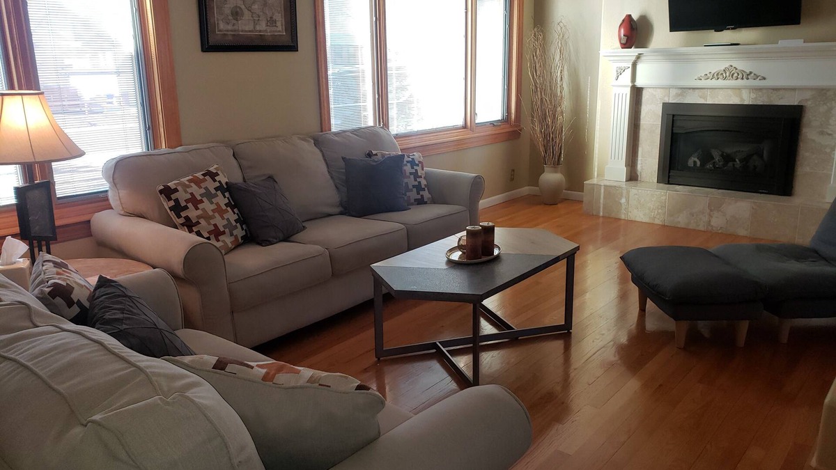 Pueblo House | Lovely and relaxing 2-story in Belmont