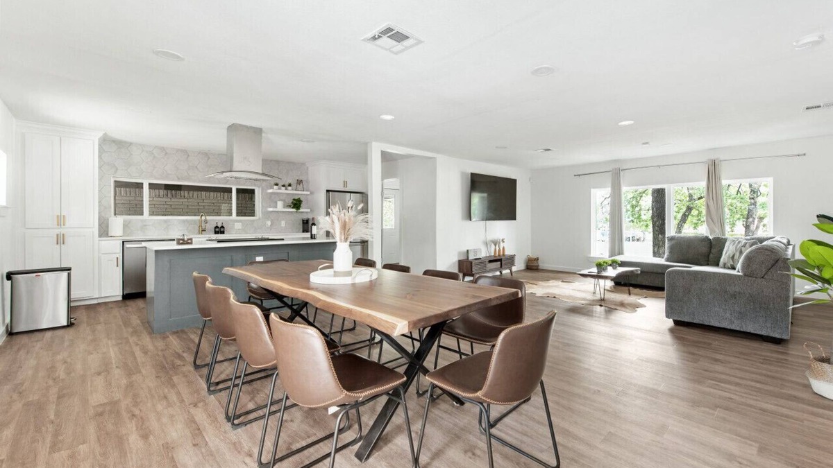 Haltom City House | Lovely and Spacious 4 Bedroom House Sleeps 10