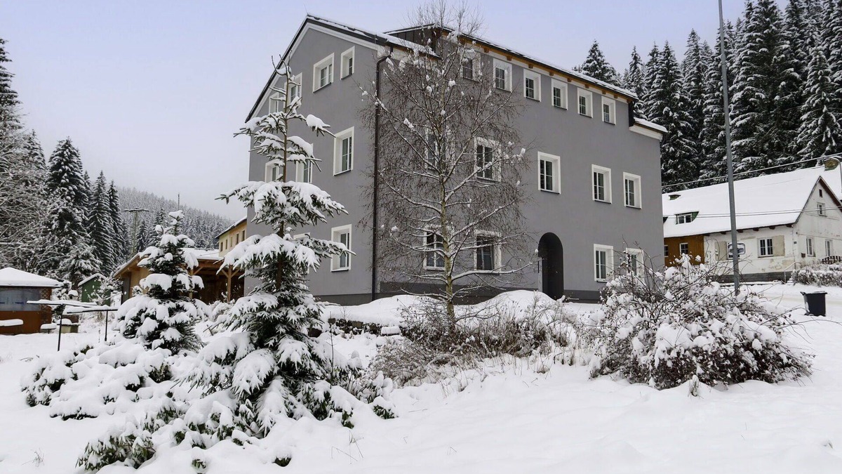 Korenov Apartment | Lovely apartment for 4 people with WIFI, TV, pets allowed and parking