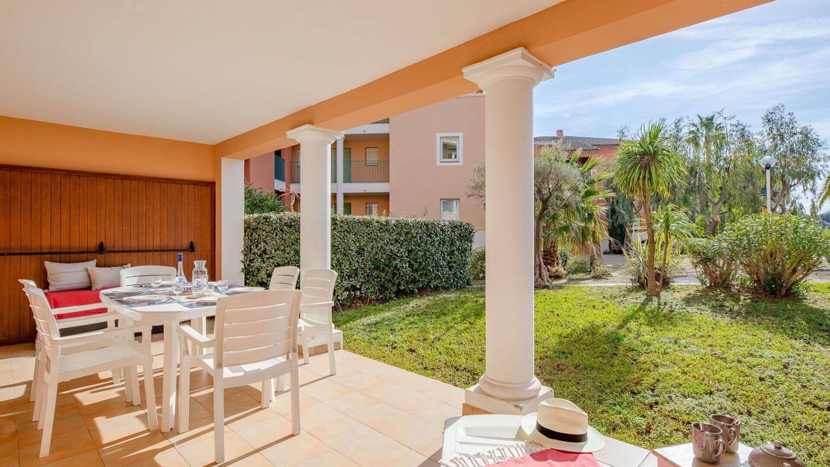 Les Issambres Apartment | Lovely apartment for 6 people with A/C, WIFI, pool, TV, terrace and parking