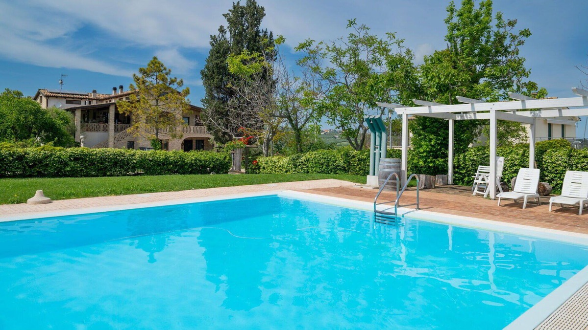 Citta Sant'Angelo Apartment | Lovely apartment for 4 guests with A/C, WIFI, pool, TV, patio, pets allowed and parking