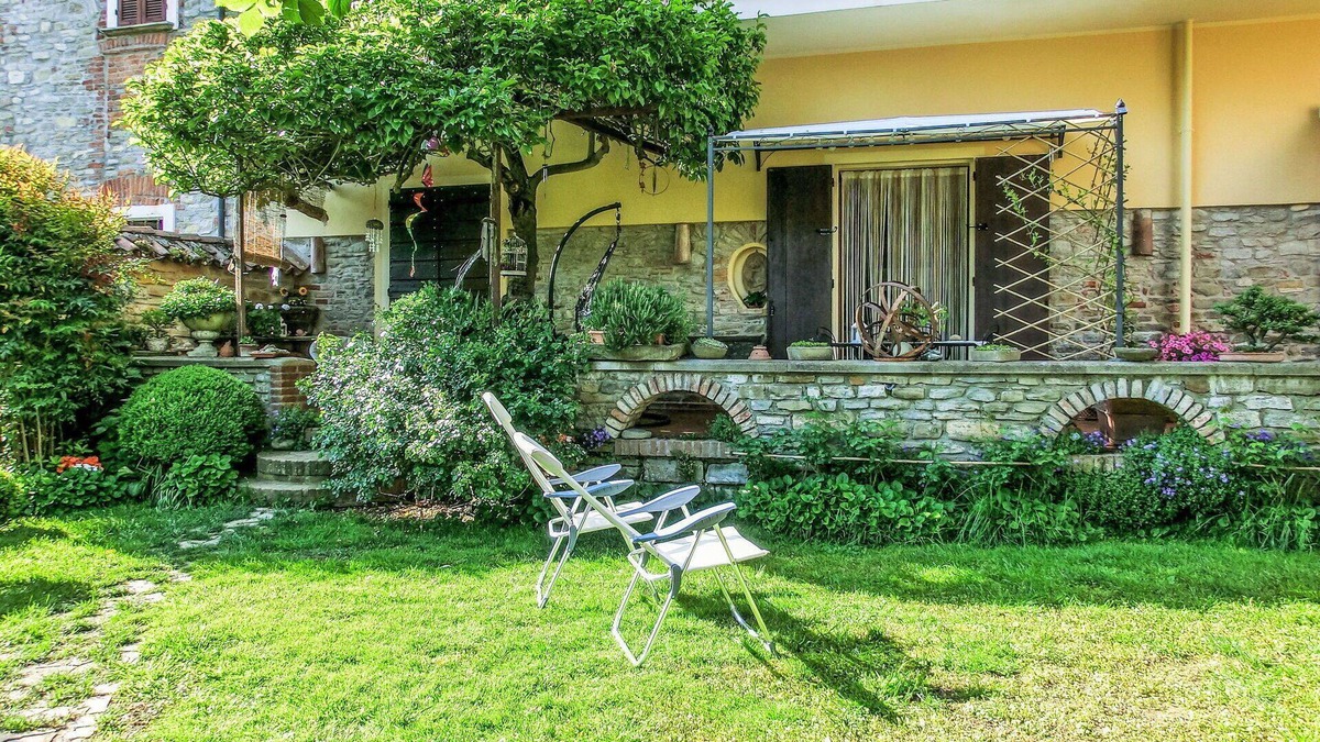 Monastero Bormida Apartment | Lovely apartment for 4 guests with WIFI, TV, patio, pets allowed and parking