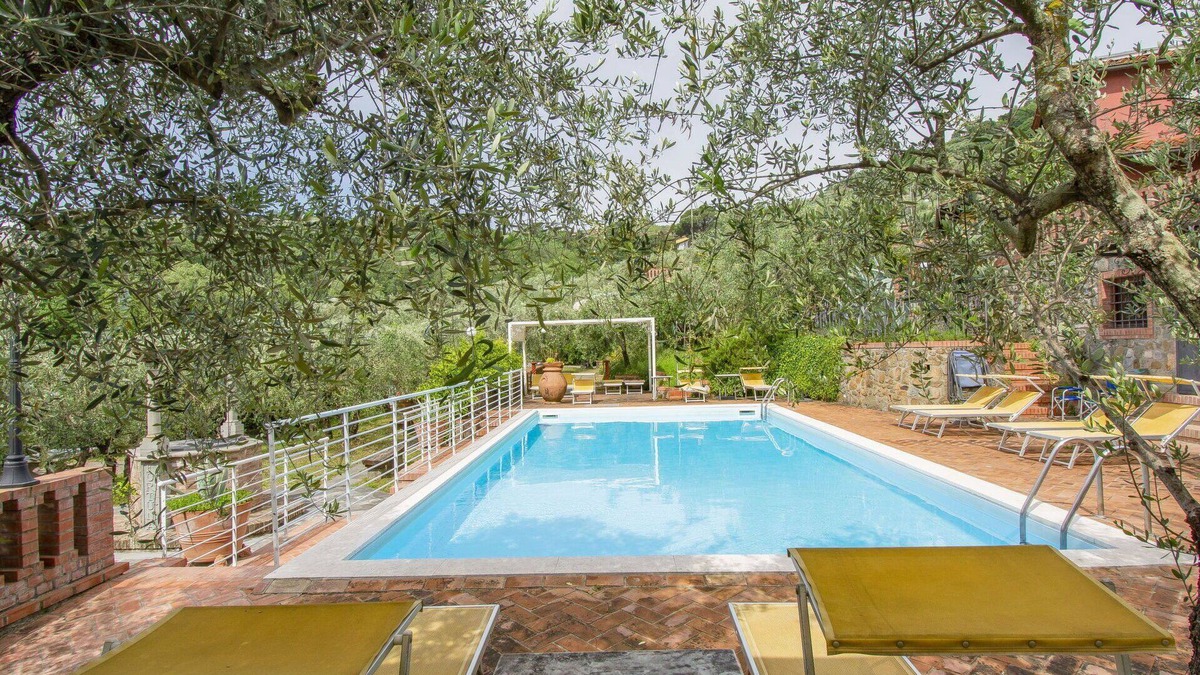 Pieve a Nievole Apartment | Lovely apartment for 2 people with hot tub, WIFI, A/C, pool, TV, patio, pets allowed and parking