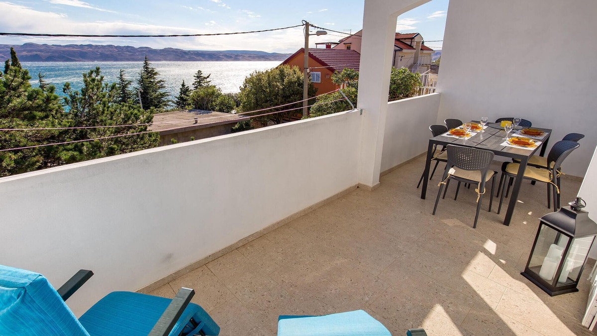 Cesarica Apartment | Lovely apartment in Karlobag- Ribarica