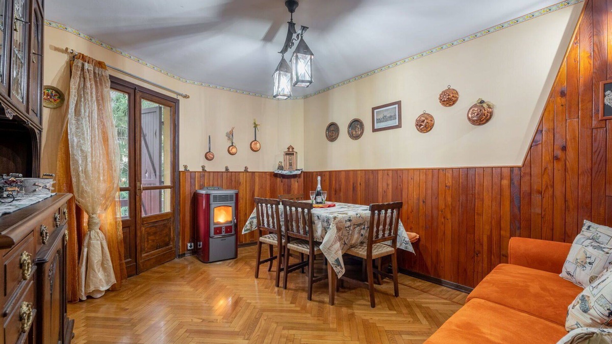 Limone Piemonte Apartment | Lovely apartment for 4 guests with WIFI, TV, patio, pets allowed and parking