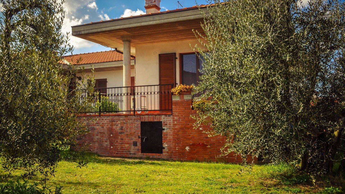 Pergine Valdarno Apartment | Lovely apartment for 4 people with WIFI, TV, patio and parking, close to Arezzo