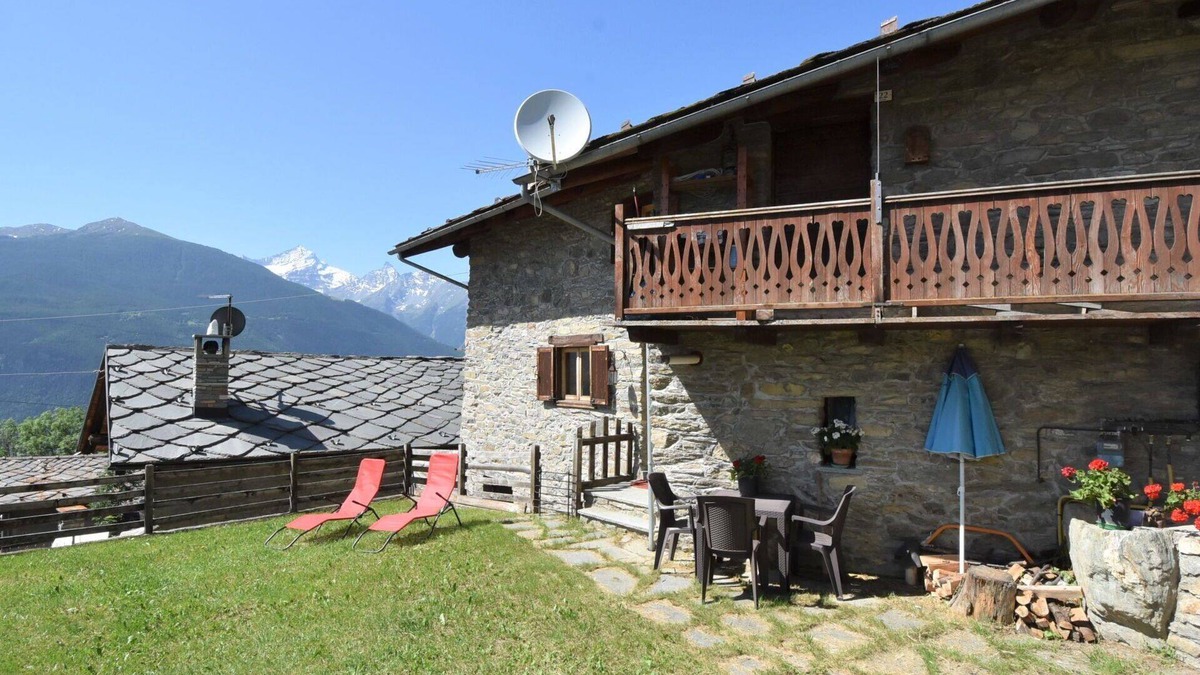 Sarre Apartment | Lovely apartment for 5 guests with TV and pets allowed, close to Aosta