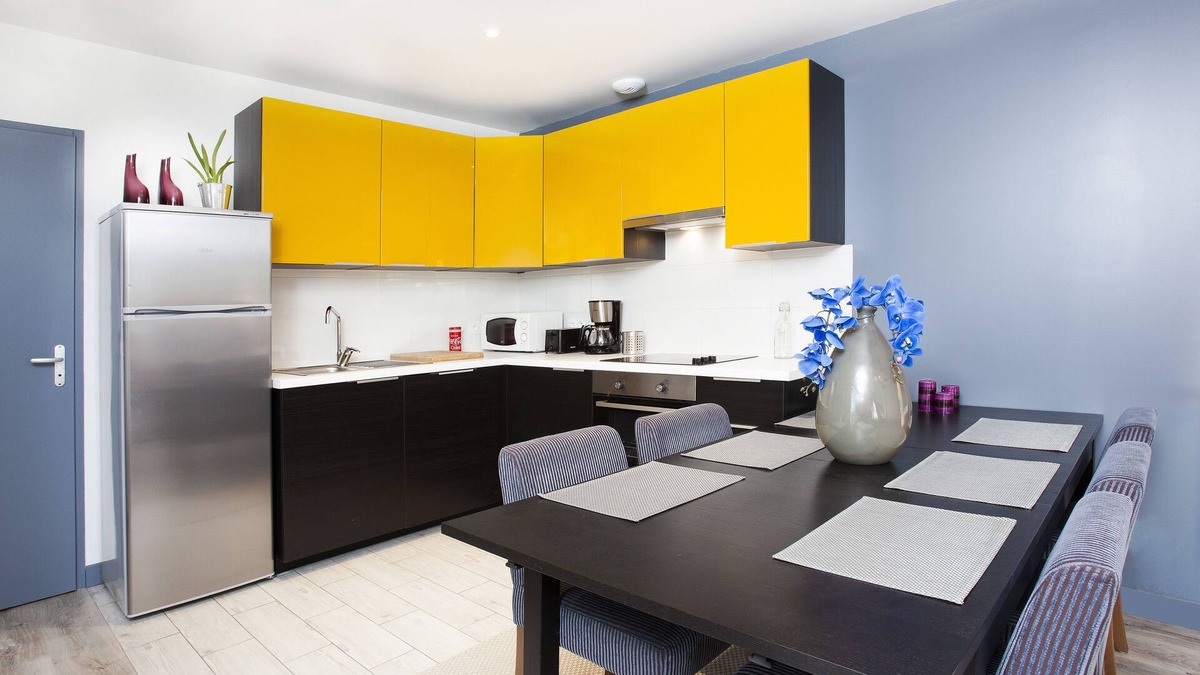 Vitry-sur-Seine Apartment | Lovely Apartment near Paris with AC and Garden