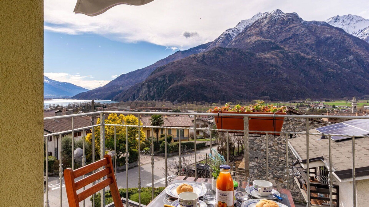 Novate Mezzola Apartment | Lovely apartment for 5 guests with WIFI, TV, balcony and parking