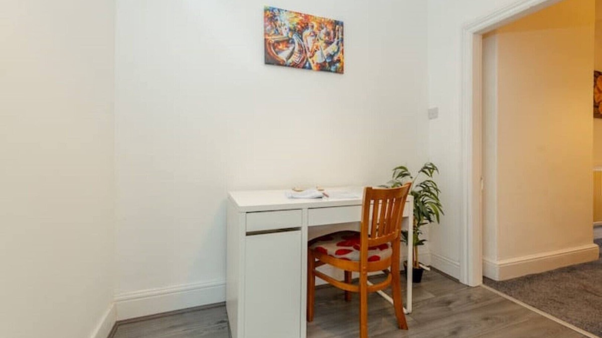 Crosby Apartment | Lovely Apartment 2 Minutes Walk From Crosby Beach