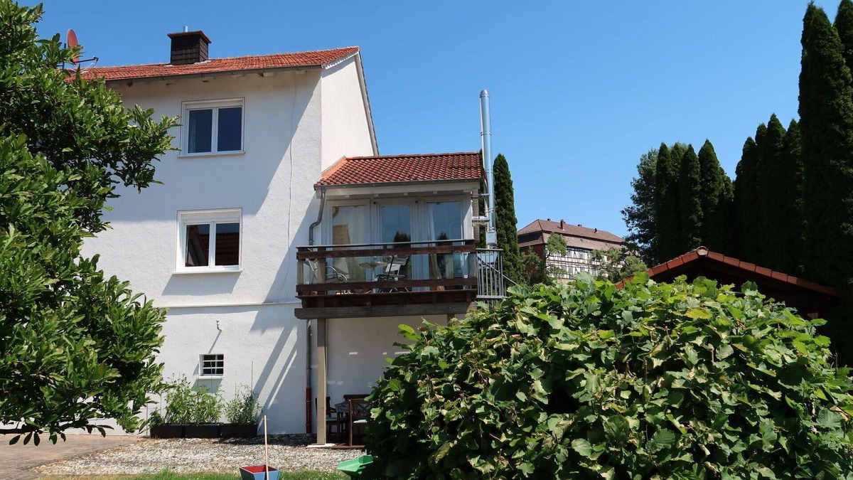Nentershausen Apartment | Lovely apartment for 6 people with WIFI, TV, terrace, pets allowed and parking