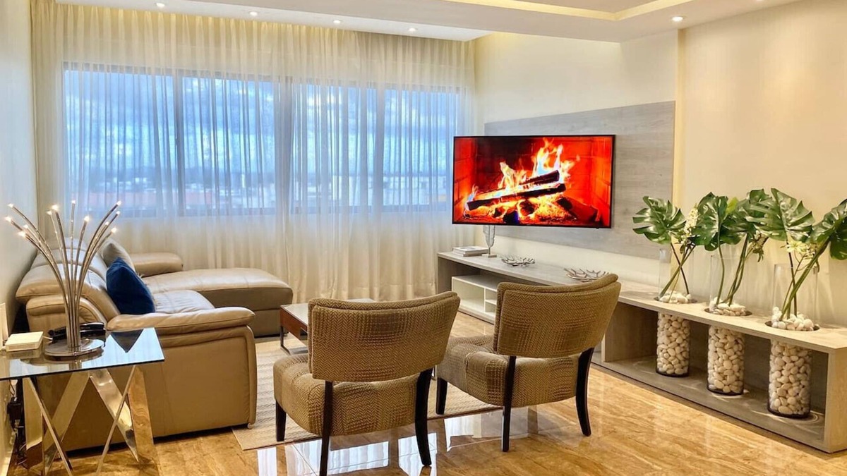 La Arboleda Condo | Lovely Apartment in the Heart of the City: Renovated, Stylish Decor