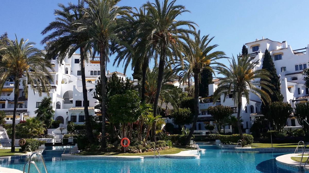 Marbella Apartment | Lovely apartment in tropical garden, walking distance to Puerto Banus and beach